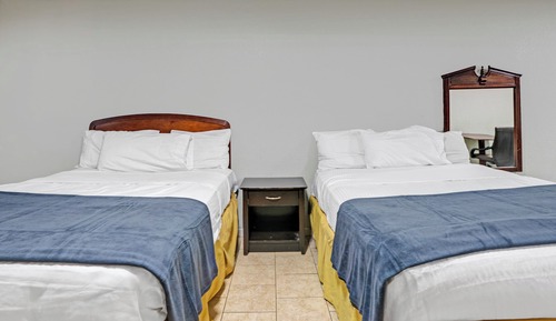 Room, 2 Queen Beds, Kitchenette