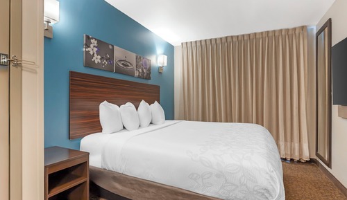 Superior Room, 1 King Bed, Accessible (Smoke Free)