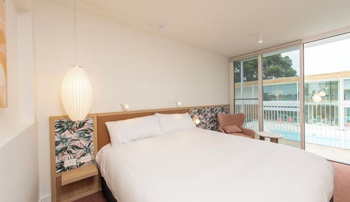 Executive King with Free Parking, Wifi, Welcome Drink, Minibar