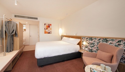 Superior King with Free Parking, Wifi, Welcome Drink, Minibar