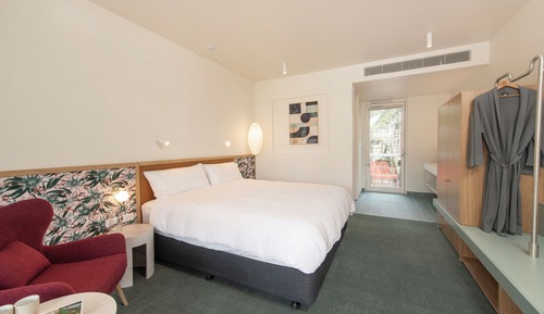 Executive King Courtyard with Free Parking, Wifi, Welcome Drink, Minibar