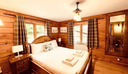 Luxury Cabin, Private Bathroom, Lake View