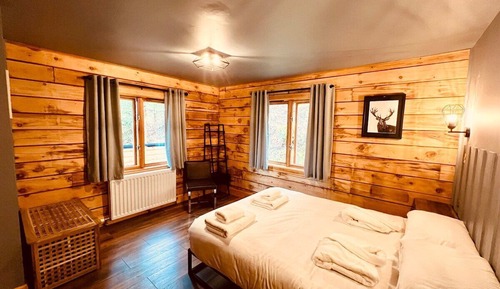 Luxury Cabin, Private Bathroom, Lake View (.)