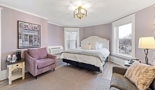 Suite, 1 King Bed with Sofa bed