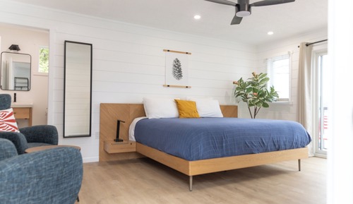 Romantic Cabin, 1 King Bed, Fireplace, Lake View