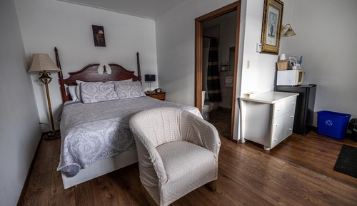 Standard Room, 1 Queen Bed