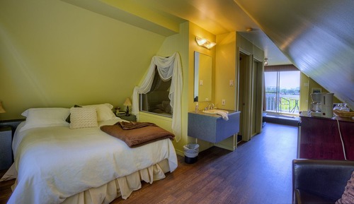 Standard Room, 1 Queen Bed with Sofa bed, Jetted Tub