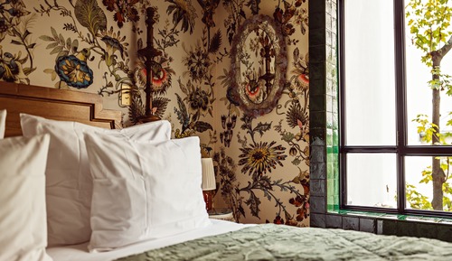 Superior parisian room