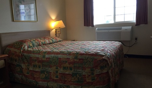 Standard Room, 1 Queen Bed, Refrigerator & Microwave