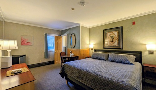 Standard Room, 1 King Bed