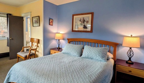 Standard Room, 1 Queen Bed