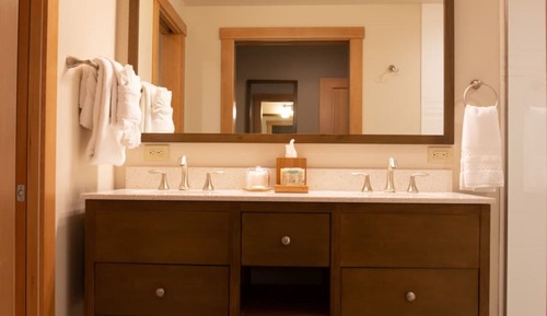 Premier Studio, 1 King Bed, Balcony (2nd Floor, Pet-Friendly with fee)