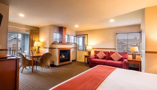 Deluxe Studio, 1 King Bed with Sofa bed, Jetted Tub (2nd Floor, Not Pet Friendly)
