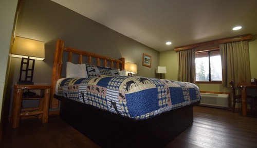 Deluxe Room, 1 King Bed, Non Smoking, Refrigerator & Microwave (Rooms with 1 Queen bed)