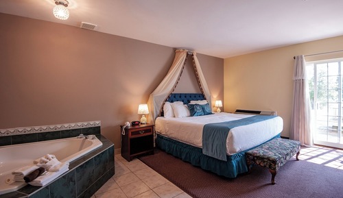 Honeymoon Room, 1 King Bed, Hot Tub
