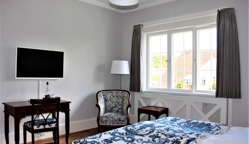 Petit Double Main Building (140 cm bed)