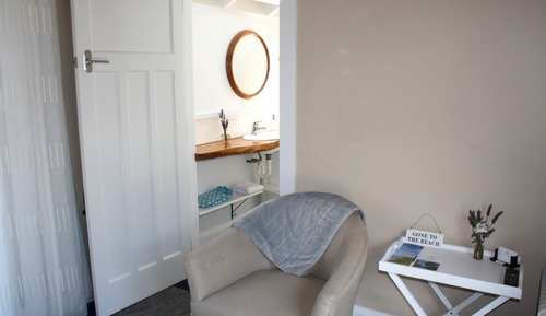 Courtyard Chalet - Room 2