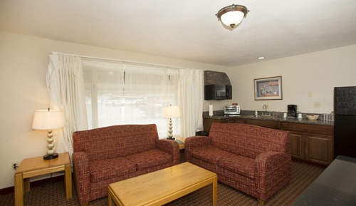 Basic Room, 1 Queen Bed