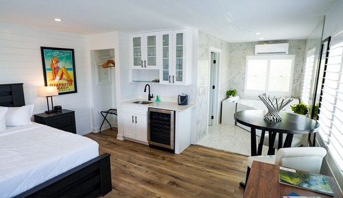 Honeymoon Suite