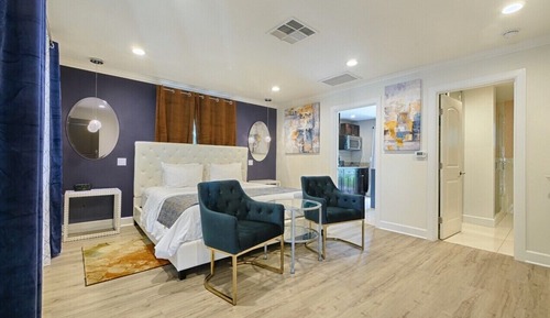 Luxury Room, 1 King Bed, Pool View