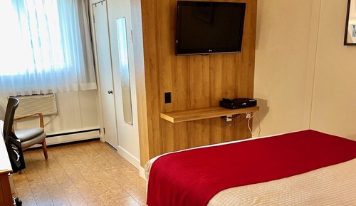 Standard Room, 1 Queen Bed