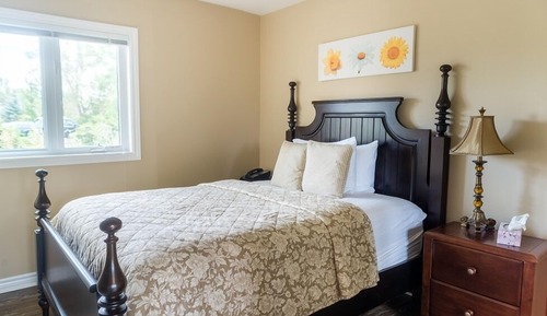 Basic Suite, 2 Bedrooms, Non Smoking, Pets Allowed