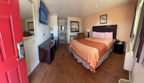 Standard Room, 1 King Bed, Non Smoking