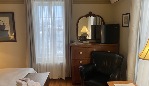 Classic Room, 1 King Bed, Mountain View (Turner)