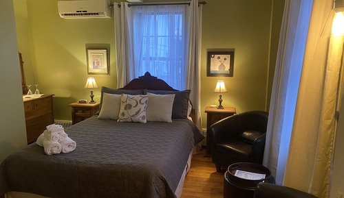 Classic Room, 1 Queen Bed, Mountain View (Wallace)