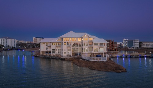 Luxury Suite, 1 Queen Bed, Fireplace, Bay View (Jacuzzi Left Bank)
