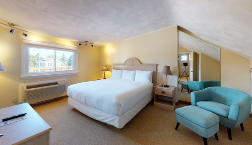 Main House 2 Bedroom