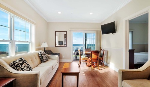 Water Edge, First Floor, Corner