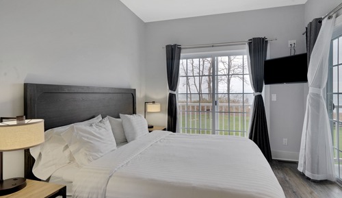 Water Edge, First Floor 