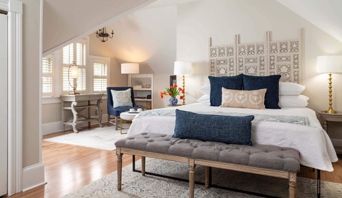 Deluxe Room, 1 King Bed with Sofa bed, Bathtub