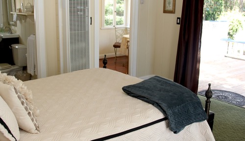 Holiday House (Pets Allowed)