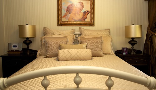 Sunny Gables Suite (Pets Not Allowed)