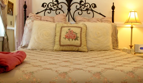 Rose Garden Suite (Pets Not Allowed)