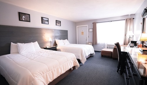 Queen and Double 208