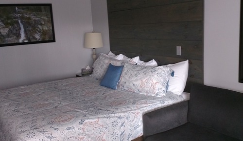 King Room 206 partial mountain view (Second Floor)