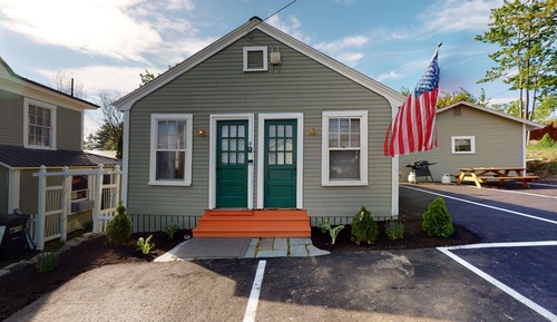 Cottage #9, Two bedroom, Double Bed in each room, Lake view, Kitchen