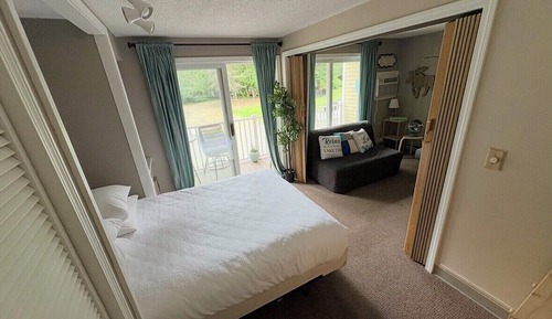 Signature Room, 1 Bedroom, Pool View