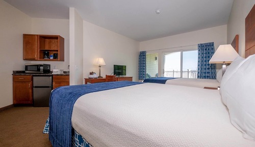 Deluxe Studio, 2 Queen Beds, Non Smoking, Balcony