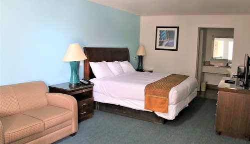 Room, Non Smoking (1 King Bed & 2 Queen Beds)