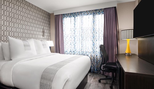 Standard Room, 1 Queen Bed, Non Smoking (Shower Only)