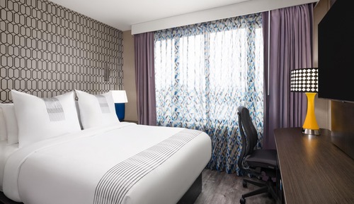 Standard Room, 1 Queen Bed, Non Smoking (Shower Only)