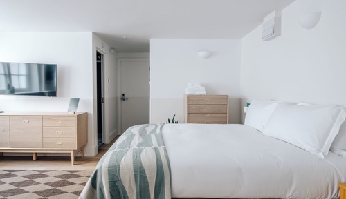 Superior Studio, 1 King Bed, Kitchen