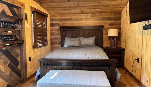 Classic Cabin, Courtyard View