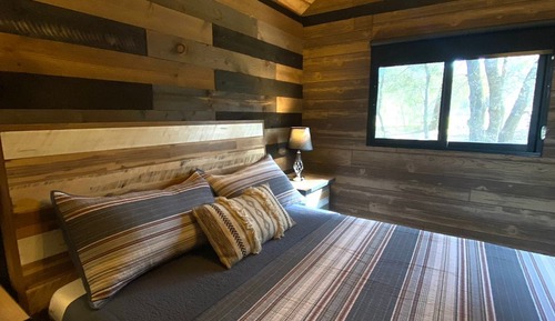 Junior Cabin, Garden View