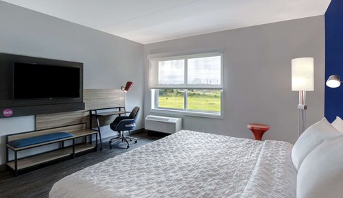 Room, 1 King Bed, Hearing Accessible