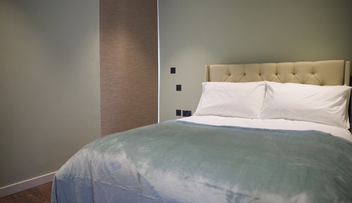 Luxury Apartment, Multiple Bedrooms, Balcony